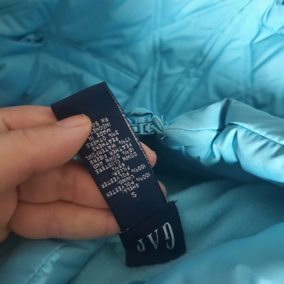 Gap Quilted Puffer Vest || Small || EUC - Picture 9 of 9